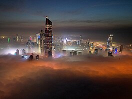 Kuvajtské ve a dalí mrakodrapy proráející mraky  (10. prosince 2023)