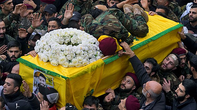 Poheb bojovnka Hizballhu v Bejrtu (7. prosince 2023)