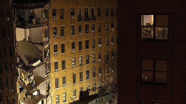 V newyorskm Bronxu se zhroutily dv stny estipatrovho rohovho domu z roku 1947. (11. prosince 2023)
