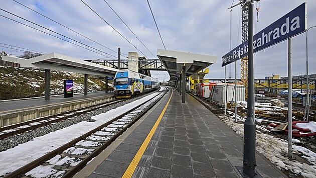 V Praze 14 zaala fungovat nov vlakov zastvka Praha-Rajsk zahrada. (10. prosince 2023).