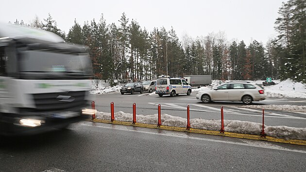 V mst je velk intenzita dopravy. Podle poslednho stn projede tmto mstem denn vce ne 12,5 tisce vozidel. Z toho piblin 30 procent tvo nkladn auta a kamiony.