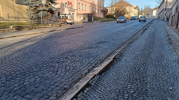 Dobrovskho ulice v Havlkov Brod bude pedldna. I po oprav se na ni ulov kostky vrt, asfaltem se nahrazovat nebudou.