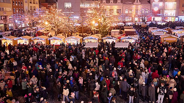 Vnon trhy s destkami stnk a kulturnm programem vytvej v centru Zlna vjimenou atmosfru. (prosinec 2023)