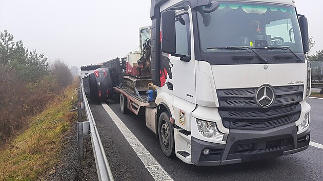 Nehoda kamionu na d�lnici z Olomouce na Ostravu zkomplikovala dopravu. (19. prosince 2023)