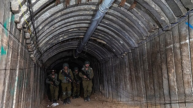 Izraelsk armda v nedli oznmila, e bhem sv ofenzivy v Psmu Gazy objevila nejvt tunel vyhlouben palestinskm radiklnm hnutm Hams pod touto oblast. (17. prosince 2023)