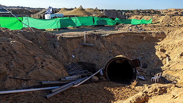Izraelsk armda v nedli oznmila, e bhem sv ofenzivy v Psmu Gazy objevila nejvt tunel vyhlouben palestinskm radiklnm hnutm Hams pod touto oblast. (17. prosince 2023)