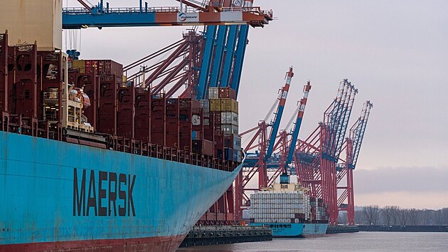 Dánská lodní spolenost Maersk oznámila, e pozastavuje vechny cesty pes Rudé...