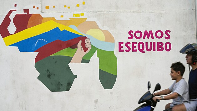 Na zdi v Caracasu se objevila malba, kter do venezuelskho zem zahrnula i guyansk region Essequibo. To si nyn nrokuje venezuelsk vlda. (11. prosince 2023)