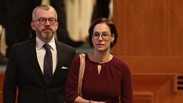 Kandidti na stavn soudce Zdenk Khn a Lucie Dolansk Bnyaiov dorazili na jednn Sentu.