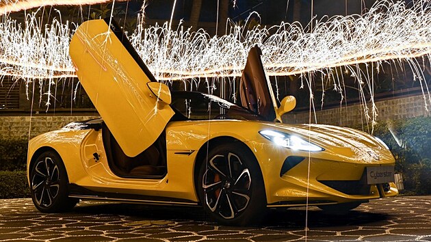 Pokud jste si v na�em p�ehledu nov�ch automobilov�ch model� evropsk�ch zna�ek, kter� budou v p��t�m roce uvedeny na �esk� trh, nevybrali sv�ho favorita, m�me pro v�s pokra�ov�n�. Co nov�ho si pro n�s p�ichystal zbytek sv�ta? T�te se na kup�tka, roadstery, jako MG Cyberster, hatchbacky, �adu SUV, ale tak� i na n�kter� mal� dostupn� modely.