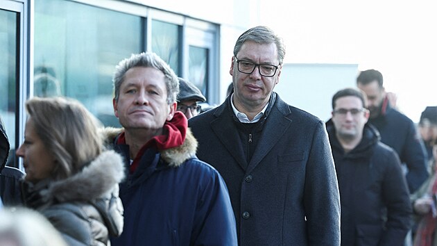 Favoritem na vtze parlamentnch voleb je vldn Srbsk pokrokov strana prezidenta Aleksandara Vuie, kter je v tto balknsk zemi u moci u vce ne deset let. (17. prosince 2023)