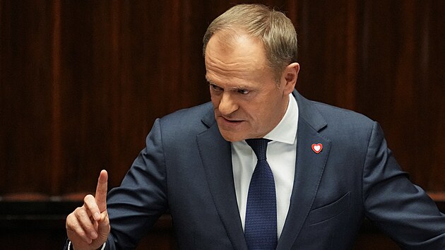 Nov polsk premir Donal Tusk pi projevu v Sejmu, doln komoe parlamentu, vyzval k pomoci Ukrajin. (12. prosince 2023)