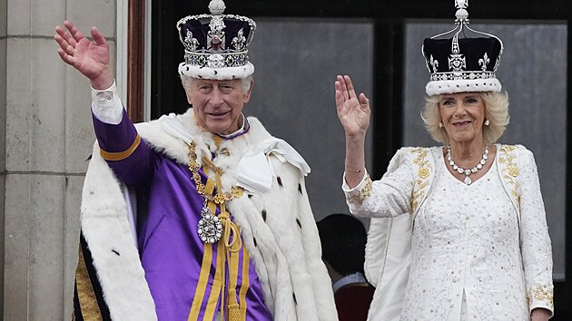 Kr Karel III. s chot mvaj po korunovaci z balkonu Buckinghamskho palce (kvten 2023)