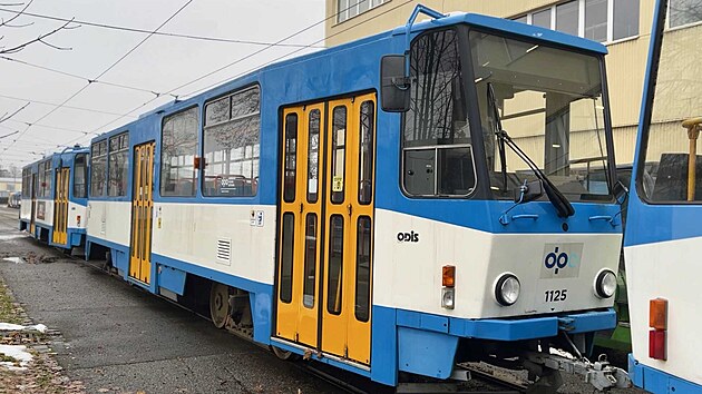 Do Ukrajinsk�ho Konotopu zam��� p�tadvacet vy�azen�ch ostravsk�ch tramvaj�. Budou tam slou�it k pos�len� a obnov� tramvajov� dopravy. (15. prosince 2023)
