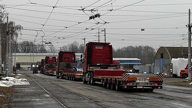 Do Ukrajinsk�ho Konotopu zam��� p�tadvacet vy�azen�ch ostravsk�ch tramvaj�. Budou tam slou�it k pos�len� a obnov� tramvajov� dopravy. (15. prosince 2023)
