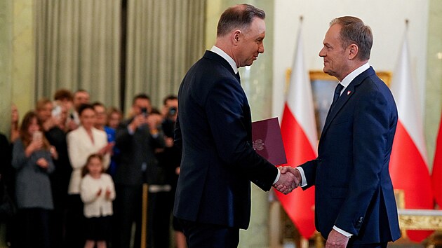 Nov� premi�r Donald Tusk slo�il u polsk�ho prezidenta Andrzeje Dudy p��sahu. O den d��ve jeho kabinet z�skal d�v�ru poslanc� Sejmu, tedy doln� komory polsk�ho parlamentu. (13. prosince 2023)