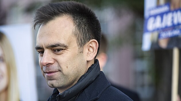 Politik a expert na finanční trhy, člen strany Občanská platforma (PO) a...