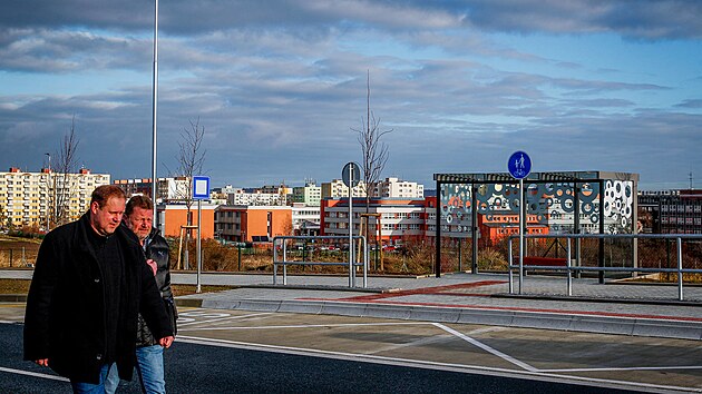 V Bud�jovic�ch otev�ely novou silnici ze s�dli�t� M�j na �v�b�v Hr�dek.