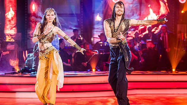 Darija Pavloviov a Dominik Vodika ve finle StarDance XII a jejich prvn soutn tanec veera (Praha, 16. prosince 2023)