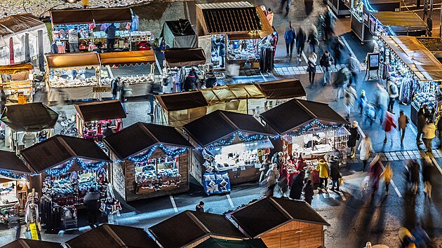 V�no�n� trhy na Velk�m n�m�st� v Hradci Kr�lov� (8. prosince 2023)