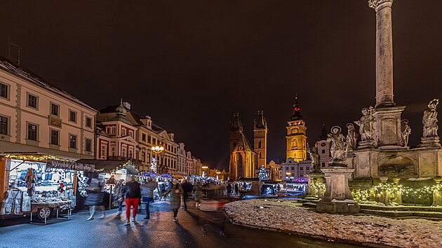 V�no�n� trhy na Velk�m n�m�st� v Hradci Kr�lov� (8. prosince 2023)
