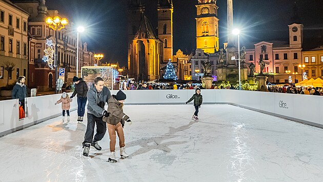 V�no�n� trhy na Velk�m n�m�st� v Hradci Kr�lov� (8. prosince 2023)