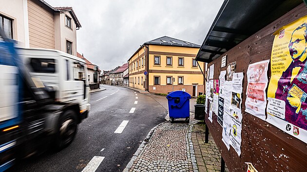 Kr�lov�hradeck� kraj opravil �ty�setmetrov� �sek silnice p�es Milet�n. (20. listopadu 2023)