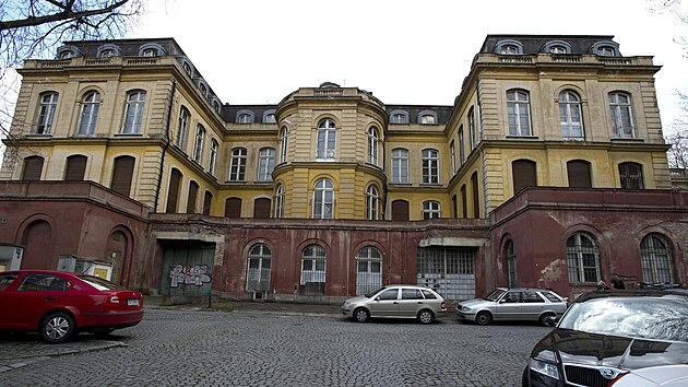 Pamtnk nrodnho psemnictv zskal zchtralou vilu od sttu v roce 2007, ale 34 roky trvalo vyeen restitunch nrok hl. m. Prahy.