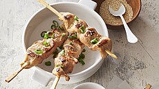 Ku�ec� satay na �pejli s ara��dovou om��kou