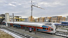 V Praze 14 zaala fungovat nová vlaková zastávka Praha-Rajská zahrada. (10....