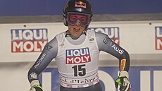 Vy�erpaná italská ly�a�ka Sofia Goggiaová v cíli sjezdu ve Val d�Isere.