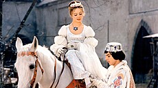 Libu�e �afránková a Pavel Trávní�ek v pohádce T�i o�í�ky pro Popelku.