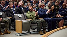 Ukrajinský prezident Volodymyr Zelenskyj bhem setkání na Národní obranné...