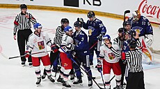 Strkanice mezi eskými a finskými hokejisty.