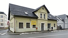 K mání je t�eba bývalá po�ta ve Vesci.