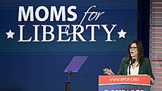 Floridská konzervativní americká skupina Matky za svobodu (Moms for Liberty)...