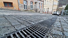 Vyehradská ulice po oprav dlaby a inenýrských sítí je opt prjezdná. (14....
