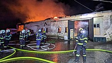 V Novém M�st� pod Smrkem na Liberecku ho�ela pr�myslová hala. (12. prosince...