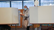 V Srbsku se v nedli ráno otevely volební místnosti k pedasným parlamentním...