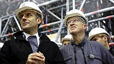 Emmanuel Macron navtívil katedrálu Notre-Dame, kde probíhá rekonstrukce....