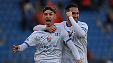 Hrá�i Ostravy Tomá� Rigo (vlevo) a Eldar �ehi� se radují z gólu v zápase proti...