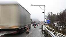 Na hlavním tahu z Brna na Svitavy, silnici I/43, jsou u odbo�ení do Ku�imi nov�...
