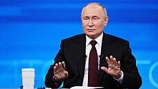 Ruský prezident Vladimir Putin na výroní tiskové konferenci (14. prosince 2023)