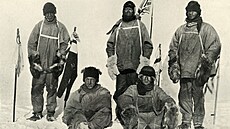 lenové expedice Terra Nova, kteí v roce 1912 dobyli jiní pól. Nebyli ale...