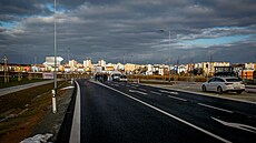Od lo�ského prosince je hotová silnice z Máje na �váb�v Hrádek. Na ni má navázat dal�í úsek do Litvínovic.