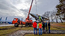 MiG-23 Tygr byl dlouhá léta sou�ástí památníku u hlavního vjezdu do areálu...