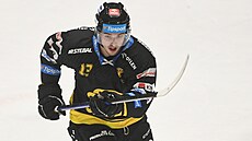 Tomá� Urban v dresu Litvínova.