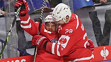 Hokejisté Rapperswil-Jona Lakers se raduji z úvodního gólu v zápase s...