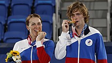 Anastasija Pavljuenkovová a Andrej Rubljov s tokijským zlatem