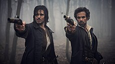 François Civil a Romain Duris ve filmu Ti muketýi: Milady